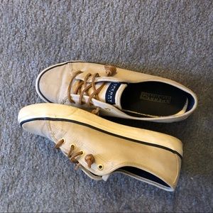 Cream Sperry lace-up shoes